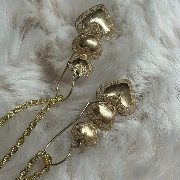 Vintage 14K Italian Gold Filigree Trio Heart Earrings - Picture 6 of 8